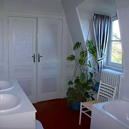 Manoir D'hermos Bed & Breakfast 3*